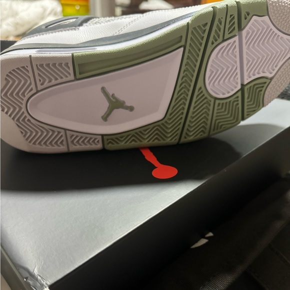 Jordan 4 Sage - Picture 4 of 4